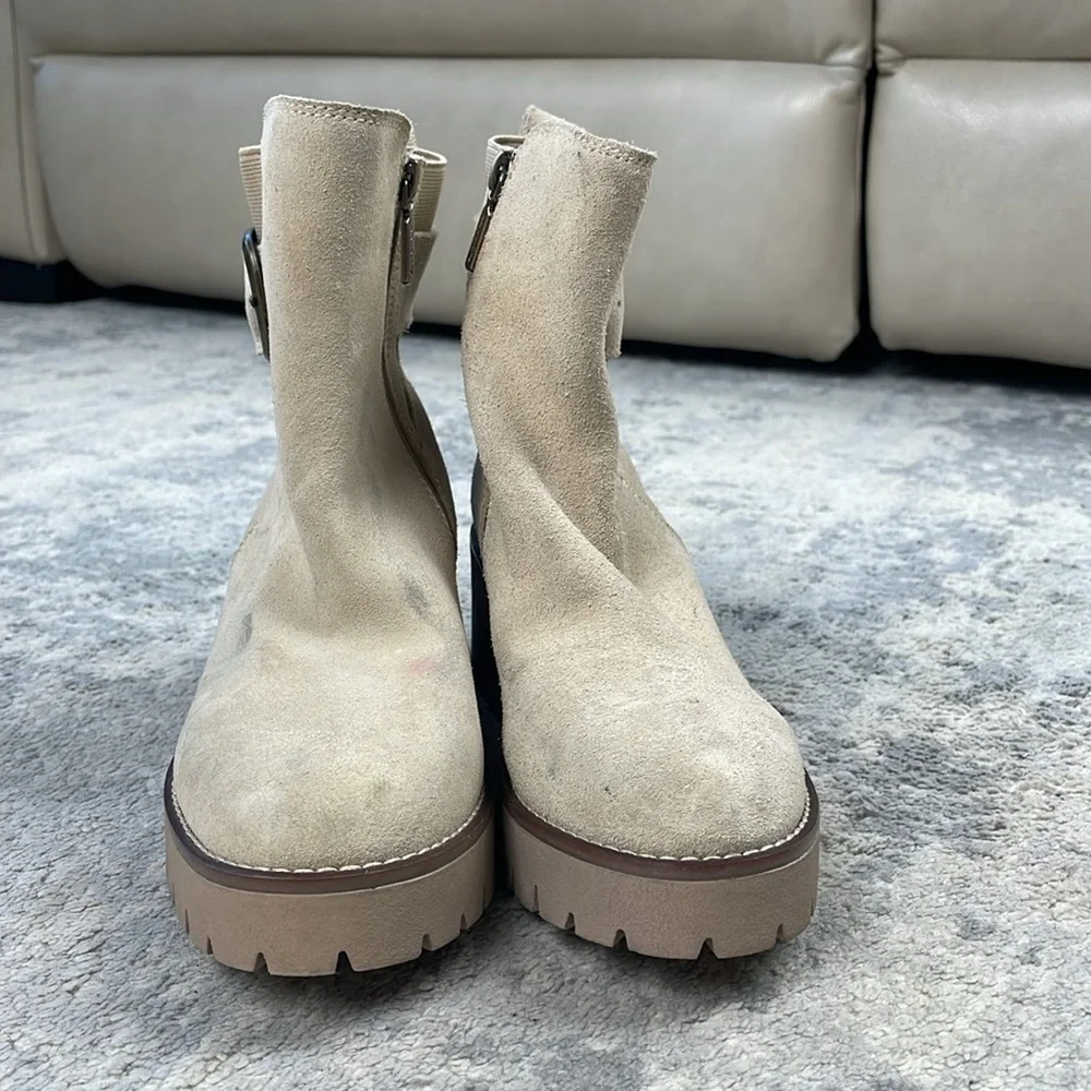 Blondo Dahlia Waterproof Ankle Boot Chunky Heel Buckle Side Sand Suede Sz 6